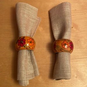 Napkins with colorful flower holders